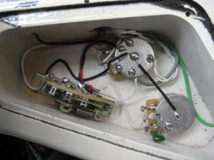 配線ってホントに音変わるの？？｜ルシアー駒木のギターよもやま話 その10