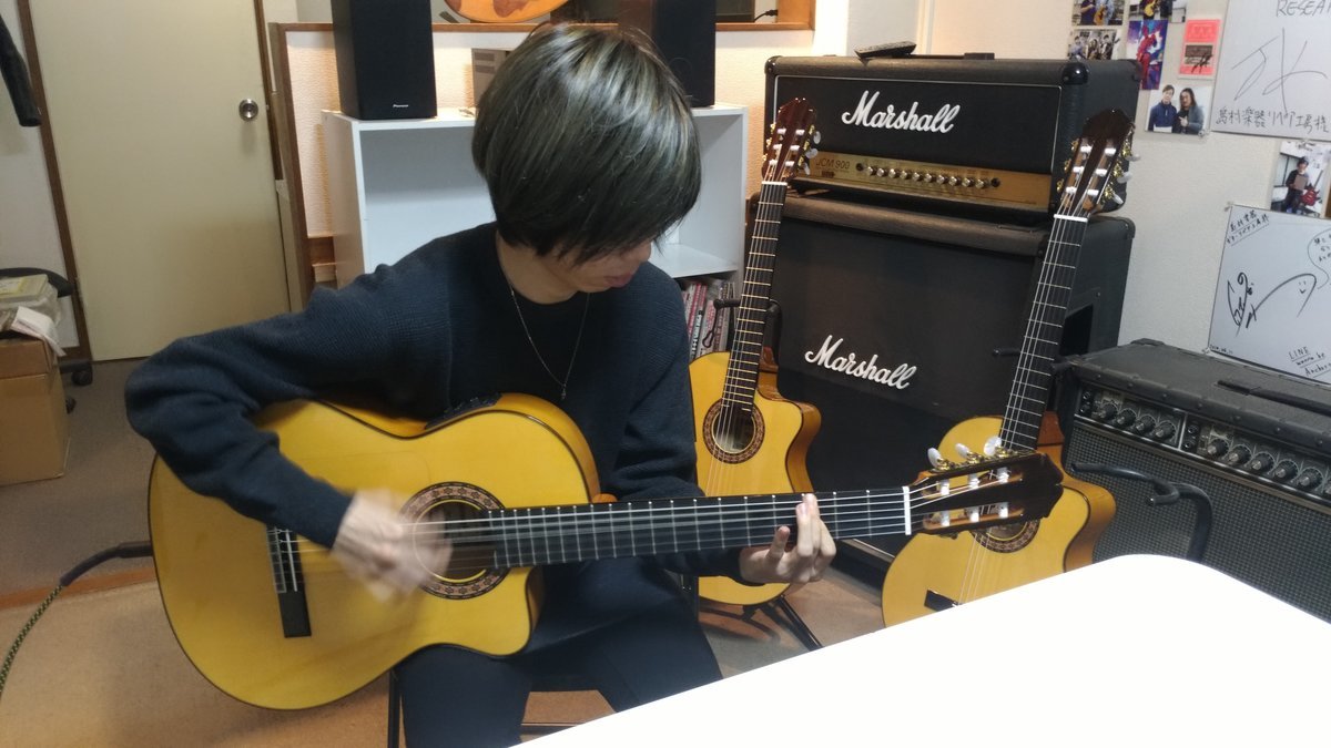 ついにあの大人気ギタリストもスペインの風を吹かせる！｜ルシアー駒木のギターよもやま話 その100