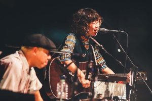 心に届く音楽、、HISTORYのギターでそのお手伝い｜ルシアー駒木のギターよもやま話 その104