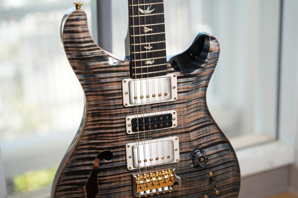 PRS SE Custom  少し整備が必要かと思われますが問題なく動作します。 PRS SE Custom 少し整備が必要かと思われますが問題なく動作し