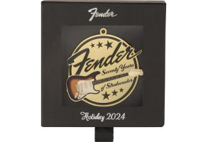 Fenderよりストラトキャスター®ギターの生誕70周年を記念するクリスマスオーナメントが登場