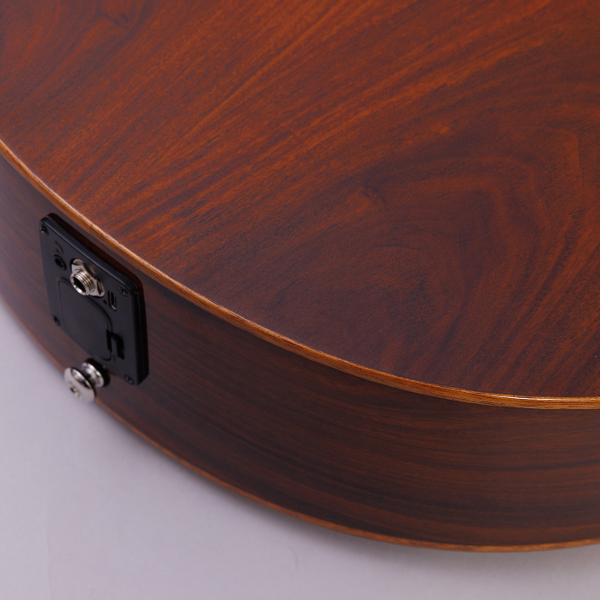 James J-700CⅡ｜高級感あふれる作りこみが魅力。アンプなしでも