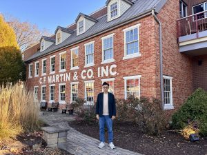 Martinファクトリーでの木材選定＆特別モデルの買付をレポート【Martin Factory Tour2024】