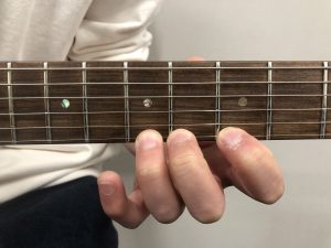 【脱初心者！】ギターを弾く前には必ずウォームアップを！フィンガートレーニングを兼ねる魔法のフレーズ