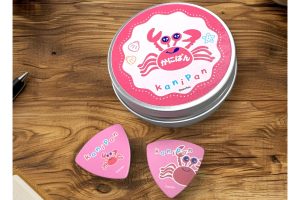 【島村楽器×三立製菓コラボ】 「かにぱん」のギターピック＆ピック缶が登場！