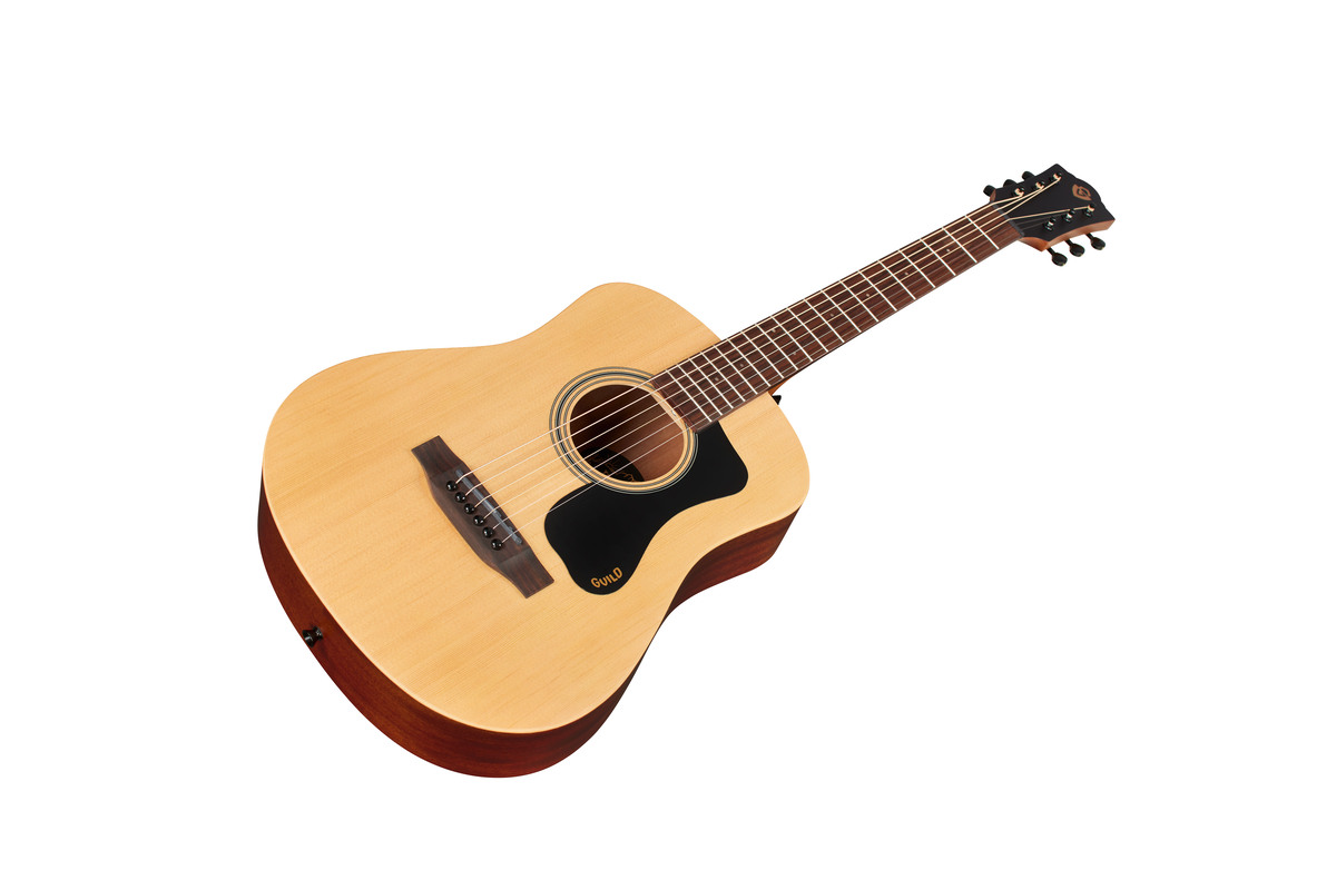 コンパクトながら豊かな響き ― Guild「Travel Spruce」登場 | ギタセレ
