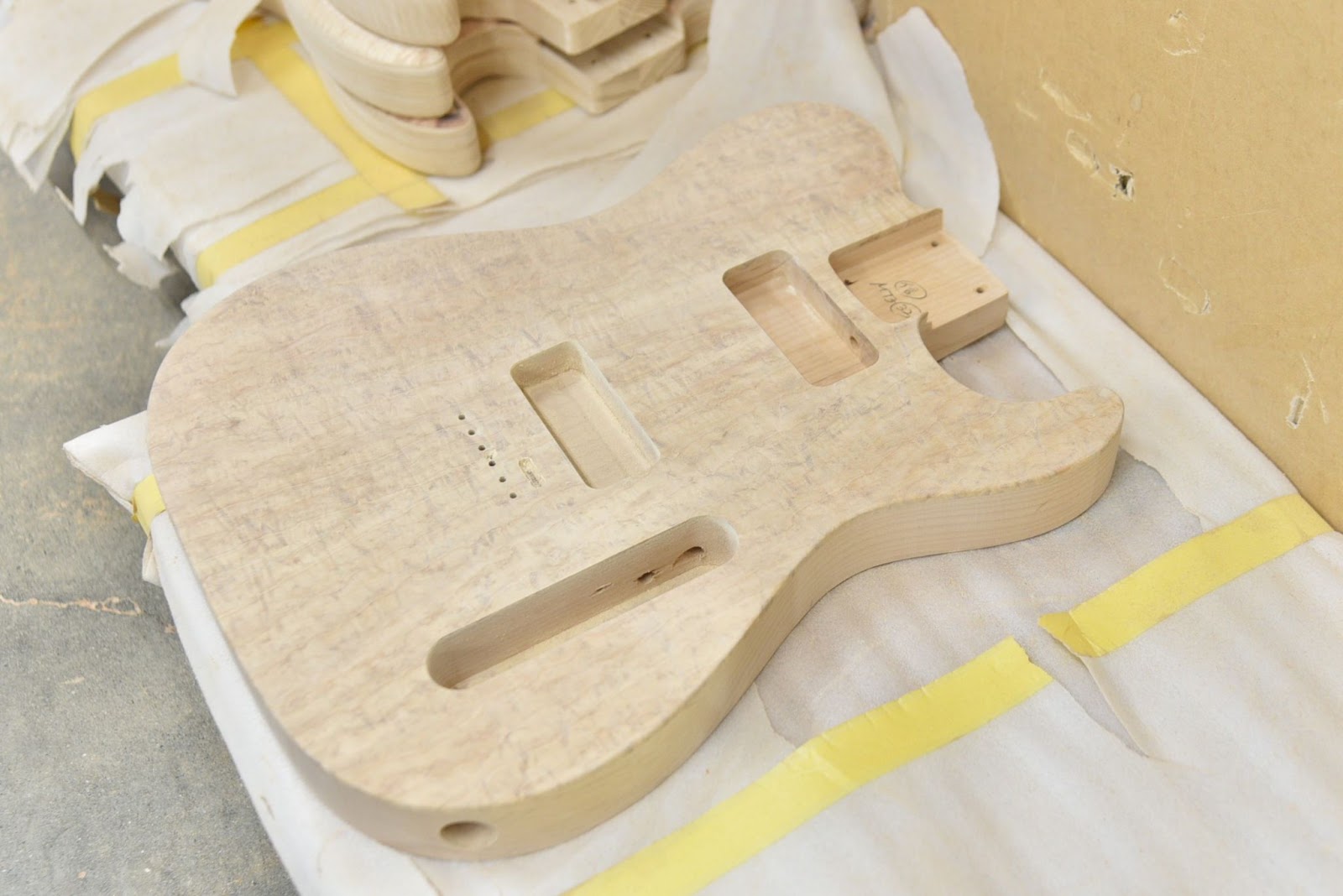 伝統的な国産材『楠(カンファー)』を使用したギター／MOMOSE “MT3-Camphor”