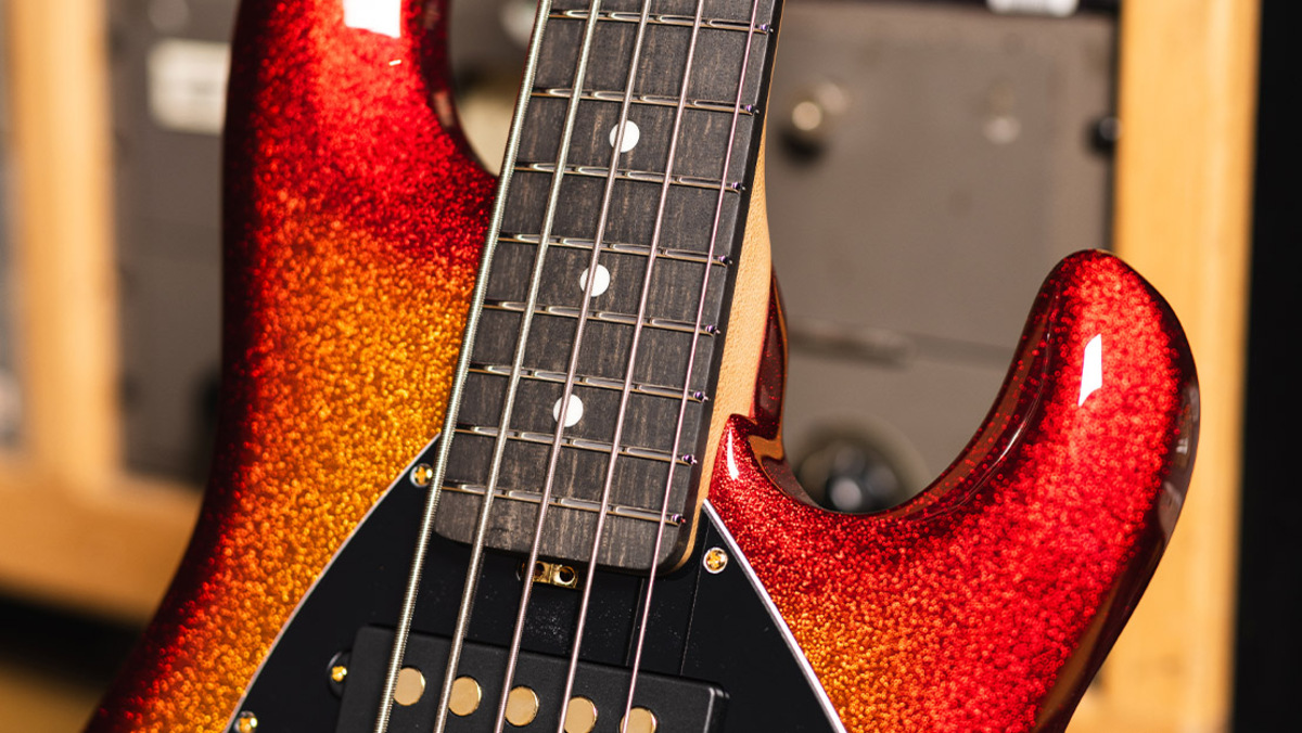 MUSICMANよりモダンな2ハム仕様のStingray4 Special NEWカラーモデルが