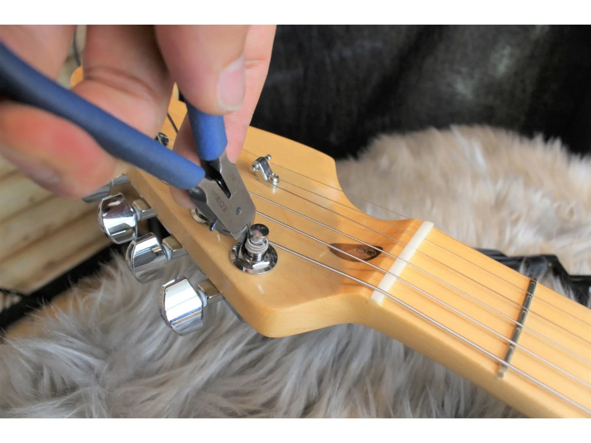 弦交換のすすめ – ストラトキャスタータイプ編 – コレを読めばあなたもプロの腕前!?