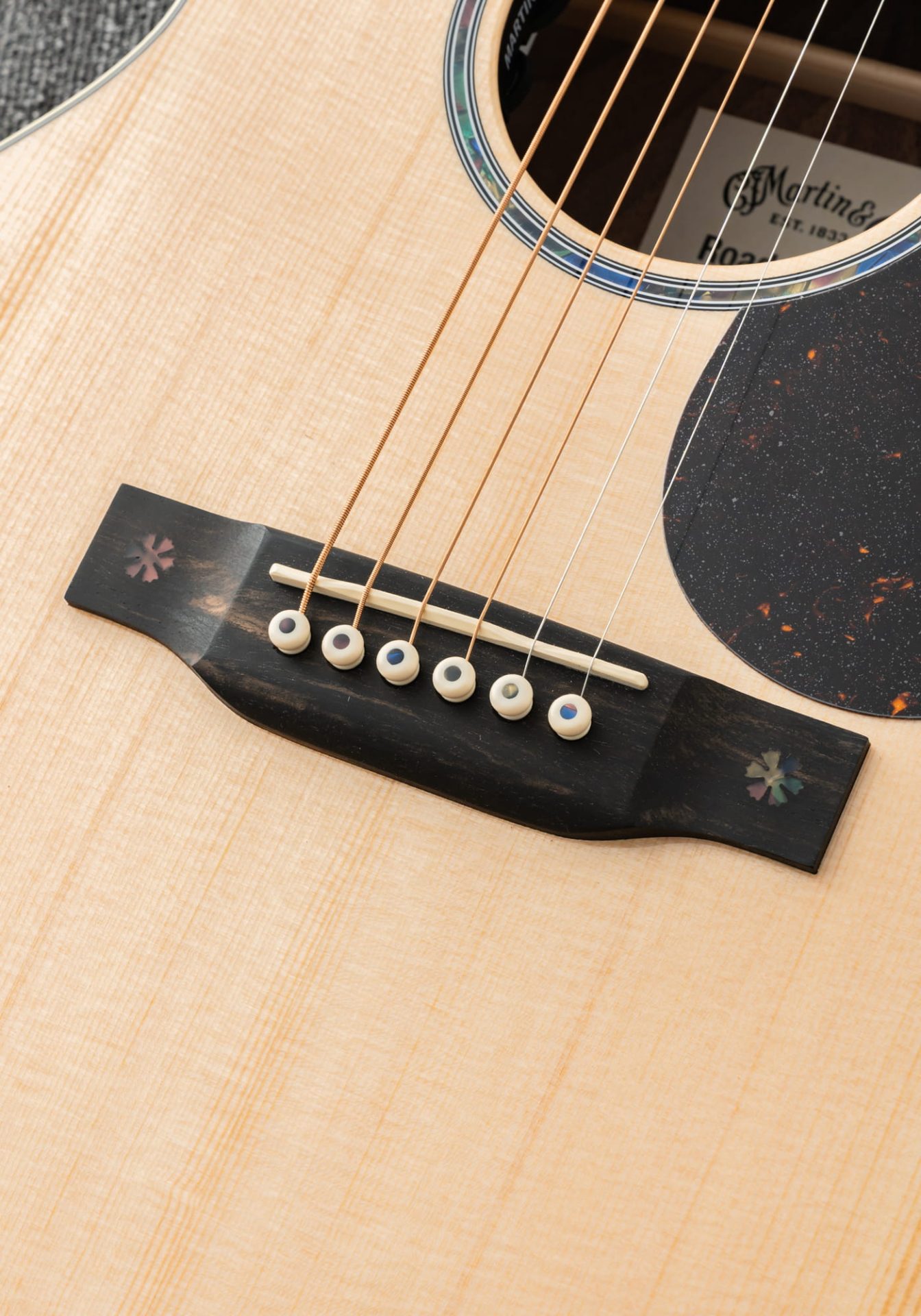 数量限定】高級感あふれる「縦ロゴ」を採用したMartin×島村楽器の特別