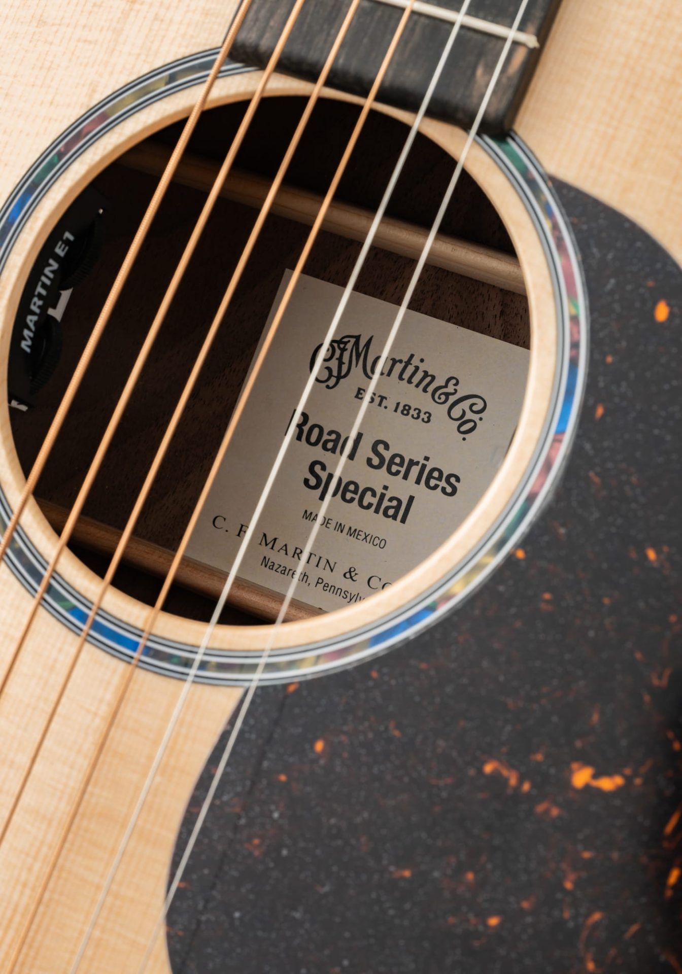数量限定】高級感あふれる「縦ロゴ」を採用したMartin×島村楽器の特別