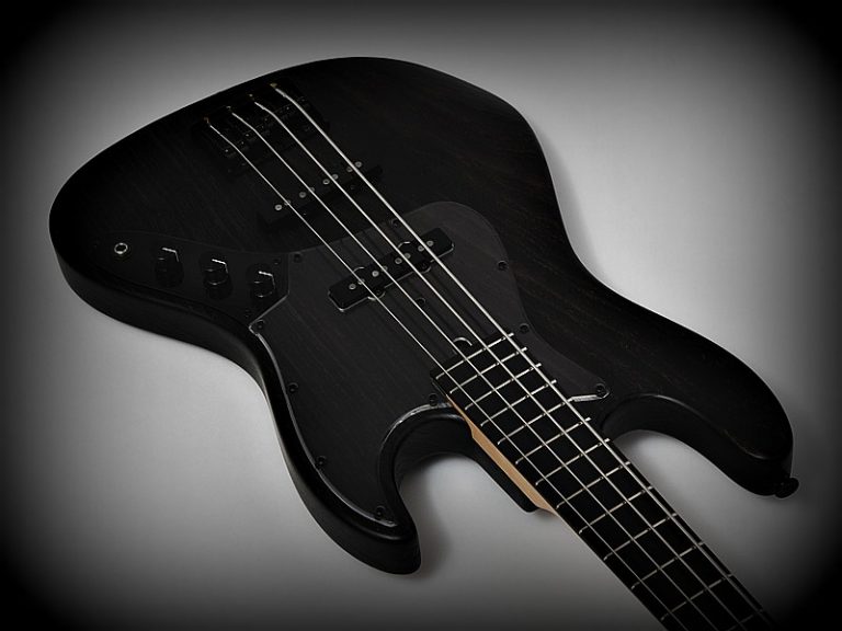 【エレキギターベース】Bacchus HANDMADE Seriesに漆黒のオールブラックモデル ”WOODLINESCTM4-AB”登場