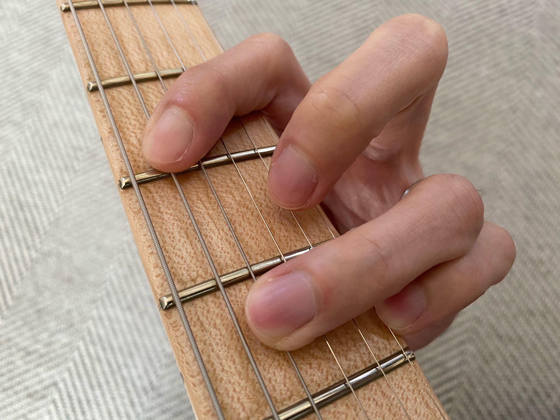 【コラム】コードで曲を演奏できるようになるコツ　～パワーコード編～