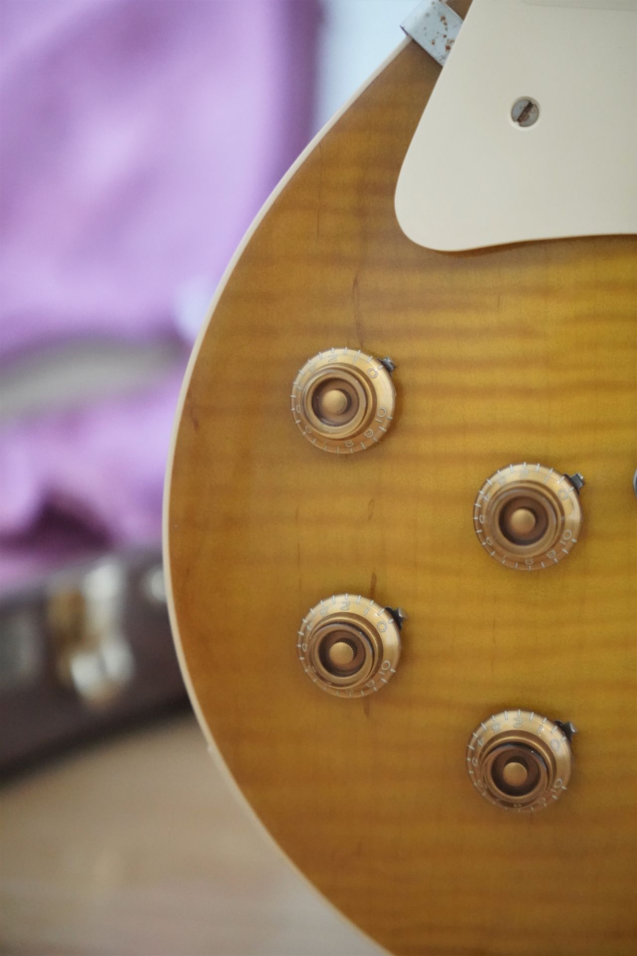 メイプルカラー？　ハムバッカー？　レスポール？　ノーブランド Gibson Les Paul Deluxe Gold Top|ドルフィンギターズ